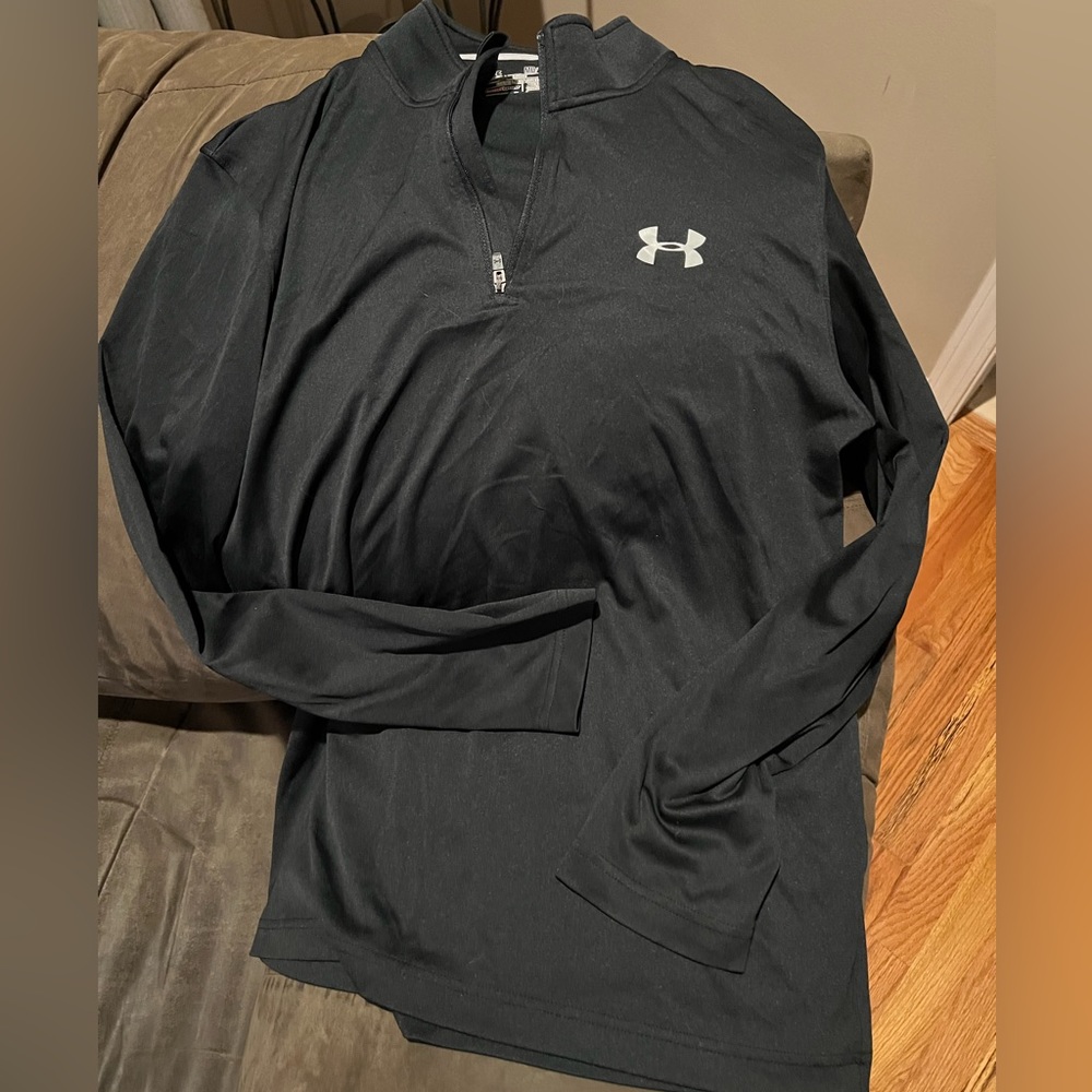 Men’s size M- loose fit Under Armor shirt